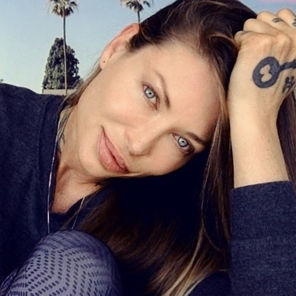 Meet your Posher, Lisa - Picture 1 of 1